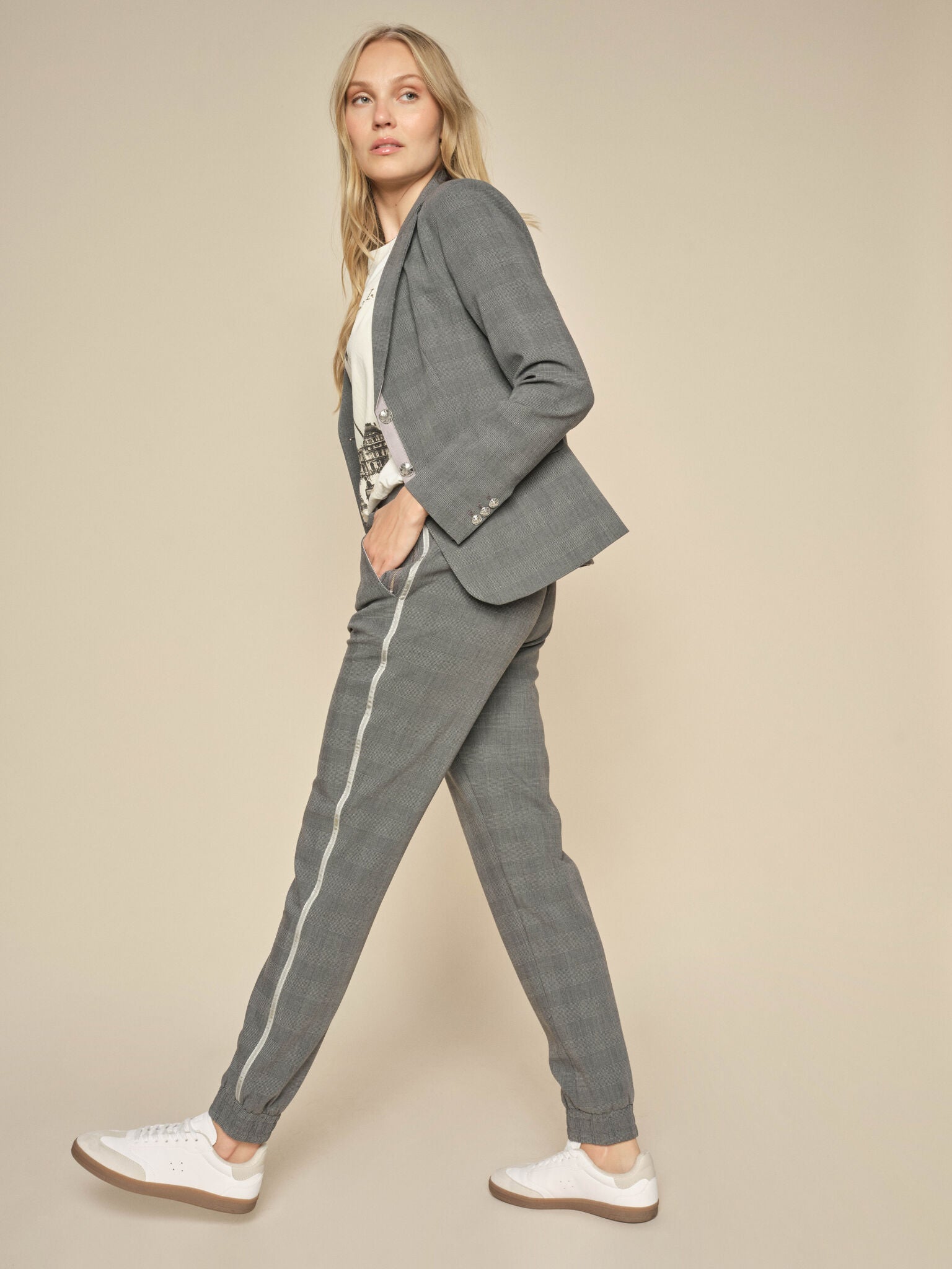 Modelshot / Sharkskin / Detail